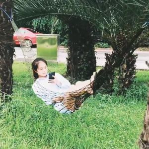 เปลนอนผู้ใหญ่ 240*90cm เนื้อเหนียว มีรูระบายอากาศ เปล เปลนอน เปลไกว เปลญวนผู้ใหญ่ เปลนอนผู้ใหญ่ เปลผ้า เปลตาข่าย สำหรับนอนในป่า เนื้อผ้าดีมีคุณภาพ ระบายอากาศได้ดี พร้อมส่ง camping hammock