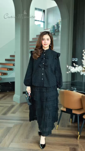 Setเสื้อ+กระโปรงผ้าฉลุเกรดพรีเมี่ยม งานแต่งด้วยผ้าระบายสวยมากค่ะ ชุดมีซับในทั้งตัว จะแยกใส่ หรือใส่ทั้งเซ็ทก็สวยค่ะ มี 6 สี ดำ ม่วงเข้ม ครีม ขาว เขียวเข้ม ฟ้า