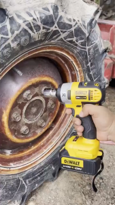 บล็อกไฟฟ้าไร้สาย DEWALT สว่านไร้แปรงถ่านและประแจไฟฟ้าไร้สาย ใช้งานสะดวก ทนทานและทรงพลัง เหมาะกับงานช่างหนักทุกประเภท ตอบโจทย์ทุกการเจาะและขันอย่างมืออ