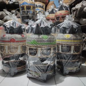 SANGKAR BURUNG RAJUT MINIMALIS ROTAN SINTETIS KANDANG PERKUTUT MAHKOTA MERAK MATARAM MOTIF SUPER MURAH BERKUALITAS
