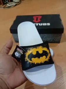 KIDZTUBS Sandal Anak Laki Laki Karet Slip On Selop Slide Jepit Karakter Hitam 6 10 Tahun Kaki Fashion 1958100124
