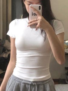 เสื้อยืดผู้หญิงทรงเข้ารูปเอวสั้นแขนสั้นสีขาว เสื้อชั้นในฤดูร้อน คอตั้ง ทรงเข้ารูป ทรงเข้ารูป เสื้อยืดผู้หญิง