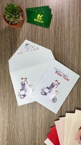 24A21 - Thiệp cưới dạng ngang 18.5x12.5cm chất liệu giấy For dày 210gsm (đã bao gồm in nội dung)
