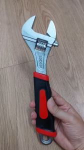 Mỏ lết dạ đỏ 10 inch tay cầm bọc chống trơn