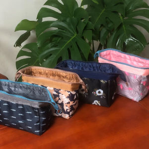 Womens makeup bag flamingo travel essentials toiletry storage bag portable Cosmetic Bag large capacity organizer storage bag