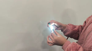 ไฟฉาย LED แบบชาร์จไฟได้ สำหรับแคมป์ปิ้ง ทนทาน พร้อมกระเป๋าเก็บ