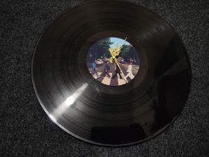 Vinyl Record HANG UP Clock (plaka) 12inches can hang up on wall