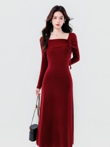 Red Knitted Long Dress French Hepburn Style Slimming A-Line Midi Dress Womens Autumn Winter New Fashion Return Home Clothes