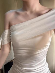 Áo Thun Nữ Tay Ngắn Màu Trắng Cổ Chữ V Ôm Vừa Vặn Mùa Hè Độc Đáo Đẹp Mắt Cạp Cao Hở Vai Phong Cách Ngọt Ngào Nhật Bản