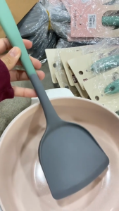 ตะหลิว ตะหลิวซิลิโคนไม่ทำลายกระทะ ปลอดภัยต่อสุขภาพ