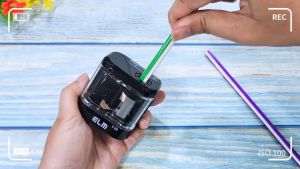 ELM กบเหลาไฟฟ้า กบเหลาดินสอไฟฟ้า เครื่องเหลาดินสอ (ใช้ถ่าน) รุ่น V-09 สี BLACK