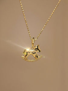 Blazing Flash Ice Breaker Pendant Necklace Womens Style 2025 New High-End Luxury Minimalist Choker Chain Alloy/Plated Gold