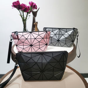 2025 New Portable Large Capacity Frosted Diamond Pattern Makeup Bag Womens Compact Storage Bag Individual Folding Small Size