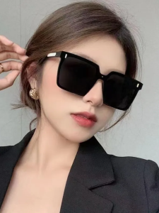 แว่นกันแดดแบบสวมหัวสไตล์เกาหลีพร้อมกรอบสี่เหลี่ยมสำหรับผู้ชายและผู้หญิง ป้องกันรังสียูวี ทรงสี่เหลี่ยม เข้ากันได้กับใบหน้าทุกประเภท