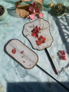 Quạt Tròn Thêu Hoa Trà Đỏ Quạt Tròn Hanfu Phụ Kiện Biểu Diễn Múa Quạt Tròn Mùa Đông Quạt Tròn Biểu Diễn Quạt Tròn Chụp Ảnh