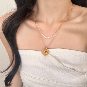 French Vintage Rose Pearl Necklace Womens Luxury Minimalist High-End Clavicle Chain Layering Sweater Accessory