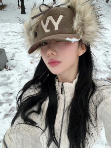 หมวกเบสบอลขนเทียมหนังแบบเกาหลีสำหรับผู้หญิง ฤดูใบไม้ร่วง/ฤดูหนาว แจ็คเก็ตขนแกะสุดเท่ หมวกทรงกลม หมวกผ้ากำมะหยี่ หมวกแฟชั่น