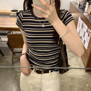 เสื้อยืดคอกลมแขนสั้นทรงสลิมฟิตลายทางสีน้ำเงินสไตล์เกาหลีสำหรับผู้หญิงในช่วงฤดูร้อน เสื้อยืดคอกลมแขนสั้นลายทางสีน้ำเงินสำหรับผู้หญิง