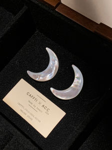CAFFTI | Natural White Mother-of-Pearl Moon Design High-end Elegant Fashionable Pin