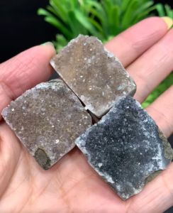 cluster crystal kristal murah Cheap crystal内凹紫晶镇 Natural Raw Amethyst stand in shimmer shine crystal