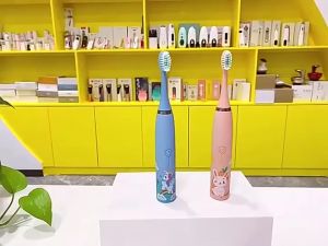 Bàn chải điện cho bé 4 chế độ đánh sạch răng chải tự động lông bàn chải mềm không đau lợi Dành cho các bé từ 2T