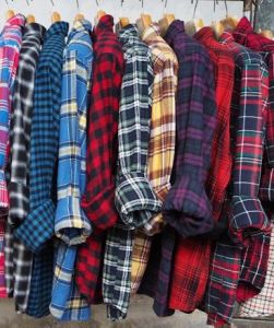 เสื้อเชิ้ตลายสก๊อต เสื้อแขนยาว เสื้อลายสก๊อต เสื้อวินเทจ คอปก เสื้อทำงาน สภาพดี สวมใส่ได้ทั้งชายและหญิง