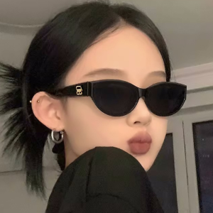 Geovannery Kacamata Hitam Bingkai Mata Kucing Trendi Kacamata Hitam Retro Foto Jalanan Kacamata Hitam Uniseks COD