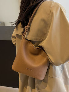 New 2025 Womens Bucket Bag Trendy Shoulder Crossbody Bag Simple Versatile High-End Feelings Autumn Winter Retro Match All