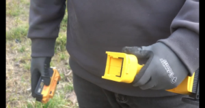 เครื่องตัดกิ่งไม้ไฟฟ้า 2อิน1 48โวลต์ เครื่องตัดหญ้าไร้สาย พร้อมแบตเตอรี่ไฟฟ้าพุ่มไม้ กรรไกรตัดแต่งกิ่งไม้ไร้สาย เลื่อยตัดแต่งกิ่งเครื่องมือทำสวนตัดแต่งต้นไม้ใน 3000W 18000R/MIN