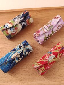 กล่องลิปสติกแบบพกพาพกติดตัวสไตล์ญี่ปุ่นสําหรับสาวๆกล่องเก็บของขนาดเล็กมินิทําด้วยมือแบบย้อนยุคกล่องลิปสติกพร้อมกระจก