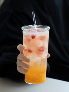 แก้วน้ำทรงกลมขนาดใหญ่พิมพ์ลายมือถือสไตล์ญี่ปุ่น Handmade High Borosilicate Glass Straw Cup แก้วน้ำพร้อมฝาปิดสำหรับใช้ในออฟฟิศ