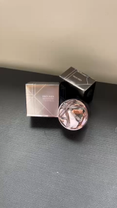 (HCM) Phấn Phủ Bột Siêu Mịn MACKANDY Obsidian Essence Làm Mờ Khuyết Điểm Kiềm Dầu MK952 Có Nhũ Lấp Lánh 7g