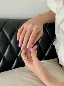 เล็บแต่งตัวสีขาวเทาอ่อนสีพื้นทำมือ แต่งเล็บสั้นสำเร็จรูป แผ่นติดเล็บสำหรับผู้หญิงตั้งครรภ์ สีสันสดใส เล็บปลอม ติดตรง