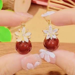 (Bebas beli 2 dapat bonus) A154 Anting bola merah bunga manis titanium wanita Korea original