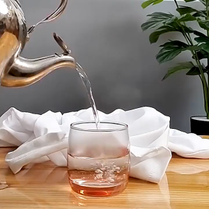 SEA YADOU   เสื้อยืดแขนยาวสำหรับผู้ชาย สไตล์สบายๆ ระบายอากาศได้ดี เหมาะสำหรับฤดูใบไม้ผลิและฤดูใบไม้ร่วง