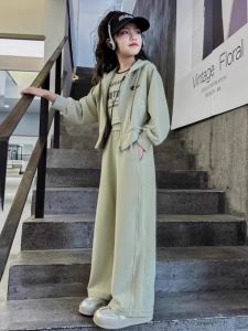 Bộ Đồ Trẻ Em Mùa Thu 2025 Bộ Đồ Trẻ Em Thể Thao Mới Bộ Ba Mảnh Áo Nỉ Có Mũ Cho Bé Gái Bộ Đồ Trẻ Em Thường Ngày