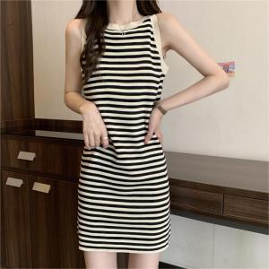 Missliu thời trang nữ dệt kim không tay váy sọc 2025 mùa hè mới kẻ sọc Bộ áo váy