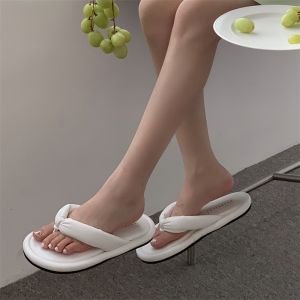 รองเท้าแตะส้นแบนสไตล์โรมันผิวไหปลาร้า รองเท้าแตะแบบสวมลำลองสำหรับฤดูร้อน 2024 สำหรับผู้หญิง สไตล์แฟชั่นอเนกประสงค์สำหรับวันหยุด