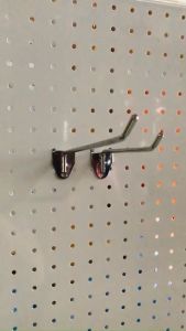 Móc treo phụ kiện đơn: MT-T009 (cài tấm lỗ)