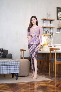 satu set kebaya warna lilac cantik