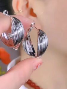 Fashionable Silver Earrings Womens Luxury Minimalist Design Sensation Earring Studs Elegant Trendy Ear Cuffs Jewelry