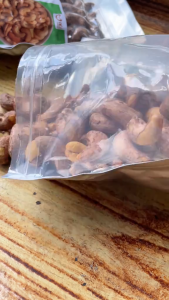 Hạt Điều Rang Củi Bình Phước Loại 1 (Lon PET 500g) - Hạt Điều Size A A Còn Vỏ Lụa Giòn Bùi