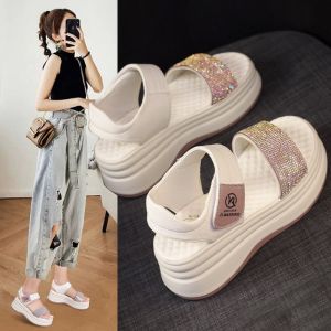 Versatile Summer Footwear: A Guide to Women's Flat Outerwear & Sports Sandals