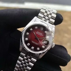 A classic timepiece that suits all tastes elegant with a cherry red accent on a silver-white dial—perfectly blending romance and elegance. Precision quartz movement chemin de fer dial 31mm vintage-style ladys watch. More than just a watch the 11823