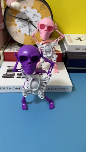 Funny Dancing Skeleton Toy Wind Up Mechanical 3D Design Safe Material Kids Birthday Hadiah Idea