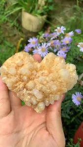 đá thạch anh vàng tự nhiên hình trái tim lắp lánh 1