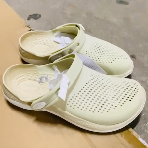 รองเท้าผ้าใบ size36--45 รองเท้าcrocs สินค้าที่ถูกที่สุดในเว็ปในราคาส่ง สมราคาแน่นอน100% ใส่ได้ทั้ง ช-ญ