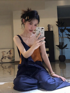 VKSOD | ชุดเสื้อกั๊กถักสไตล์เกาหลีสำหรับผู้หญิงในช่วงฤดูร้อนปี 2025 ชุดสองชิ้นแบบลำลอง ชุดกระโปรงยาวคลุมเข่า