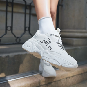 【New arrivals】COROLLA Sepatu Sneakers wanita bahan ultra-ringan yang ditingkatkan sepatu tebal sepatu putih simple penambah tinggi badan untuk wanita
