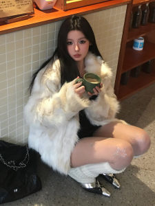 Elegant Short Fox Fur Jacket Womens Outerwear Thickened Warm Plush Winter Fashion Simulation Leather Coat Korean Style